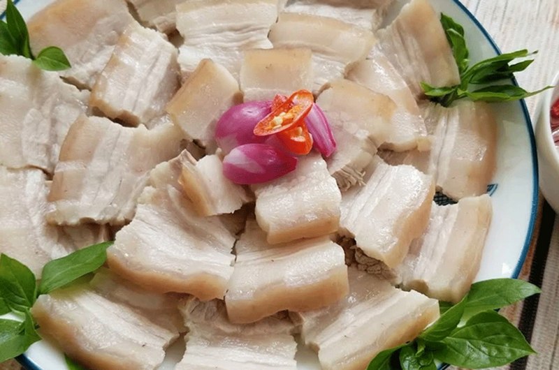 Thịt heo chấm mắm mực
