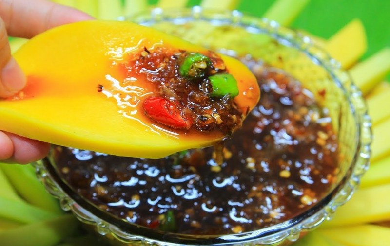 Cách làm mắm ruốc chấm xoài biến tấu theo kiểu Thái