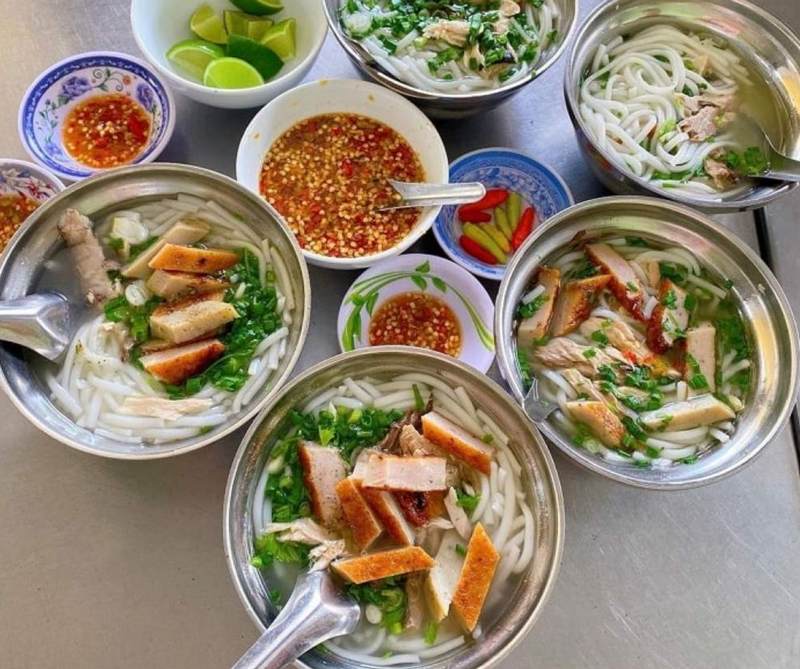 Bánh canh chả cá bao nhiêu calo? Nhiều dưỡng chất không?