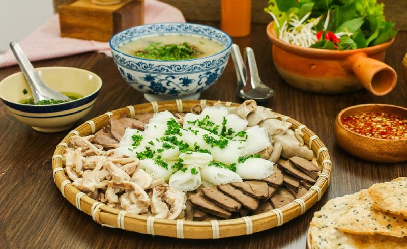Bánh hỏi cháo lòng, món ăn biểu tượng của người Bình Định