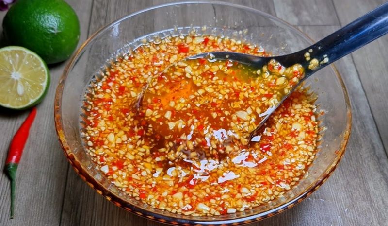 Bước 3: Pha nước mắm 