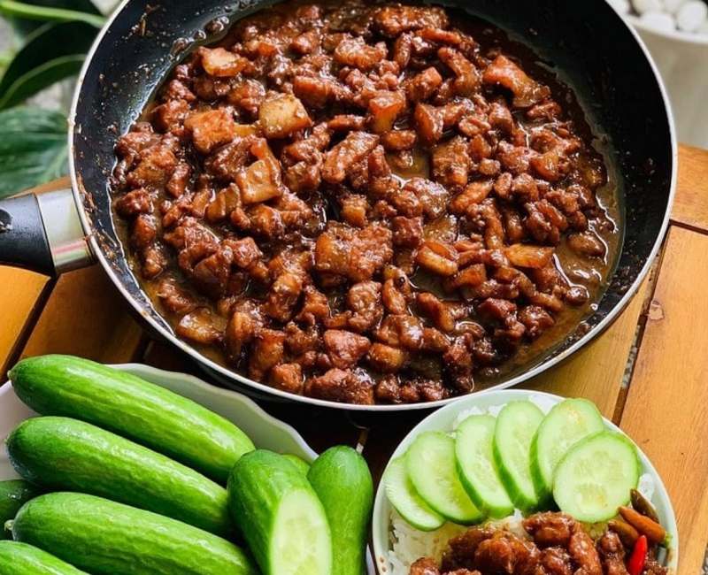 Thịt ba chỉ kho mắm ruốc