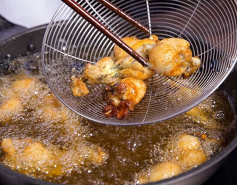 Bước 4: Chiên ếch