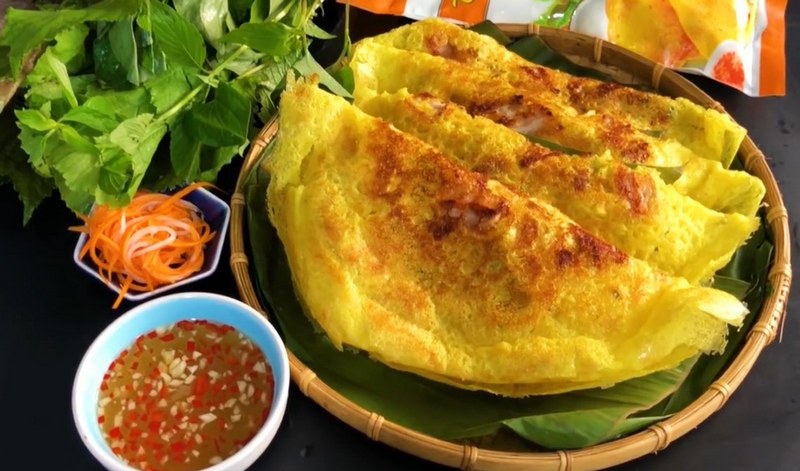 Bước 5: Thêm tỏi ớt