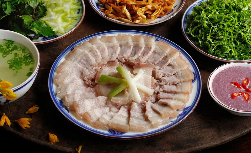 Thịt luộc, ba chỉ luộc, giò heo chấm mắm ruốc xổi
