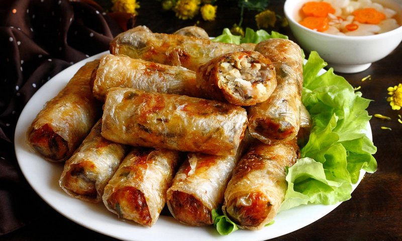 Giảm cân có nên ăn chả giò không? Ăn nhiều có béo không?