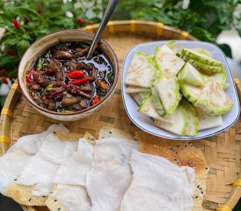 Ăn cùng với mắm mực